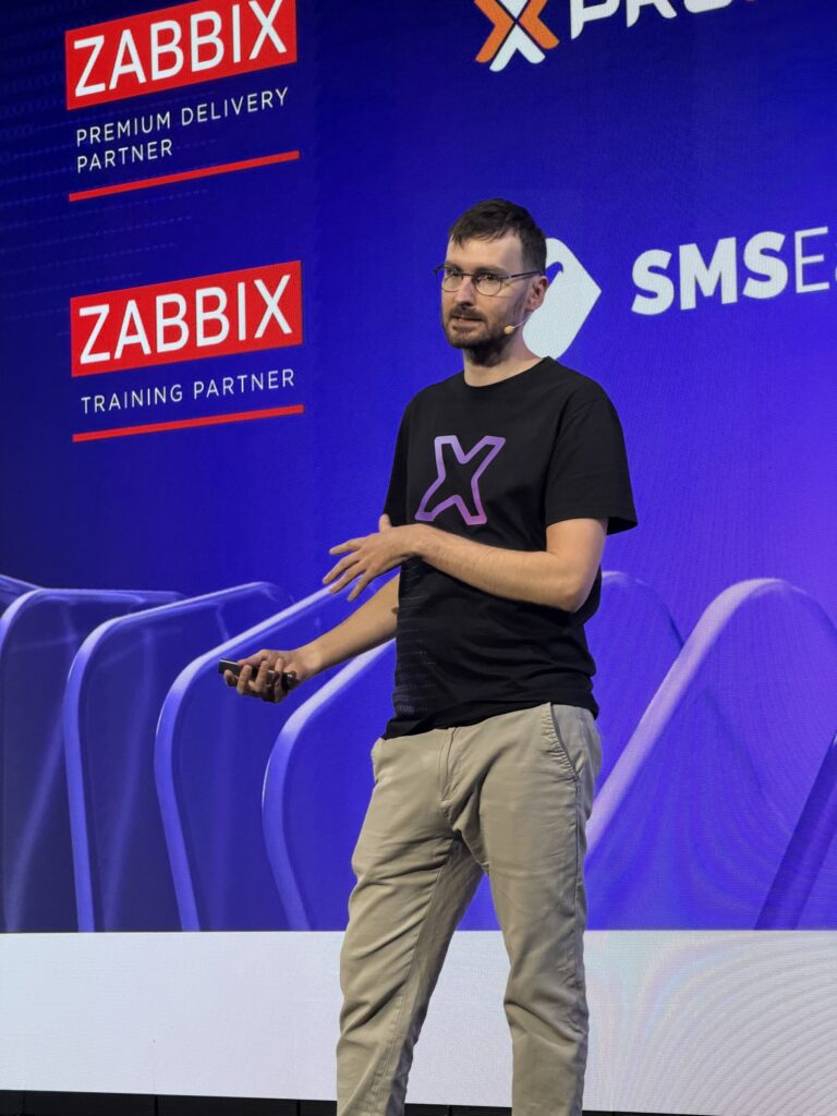 Řečník initMAX během prezentace – Zabbix Summit 2026, Riga