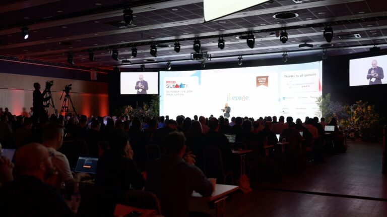 Hlavní pódium a publikum summitu – Zabbix Summit 2026, Riga