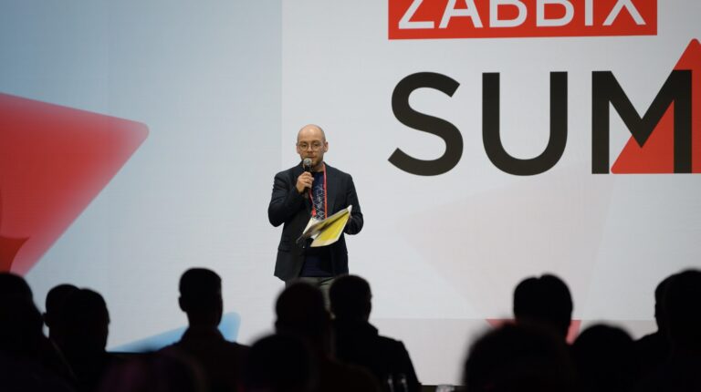 Vystoupení řečníka na hlavním pódiu – Zabbix Summit 2026, Riga