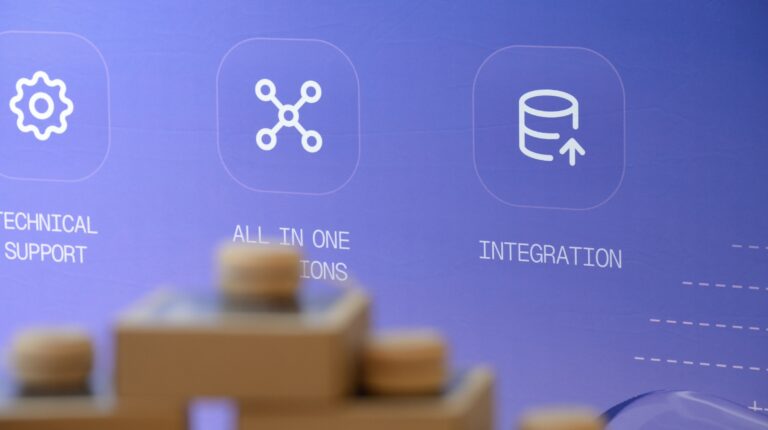 Detail expozice initMAX – Zabbix Summit 2026, Riga